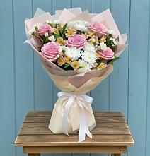 Букет цветов из:  Гвоздики, Орхидеи и Розы в Зарубино