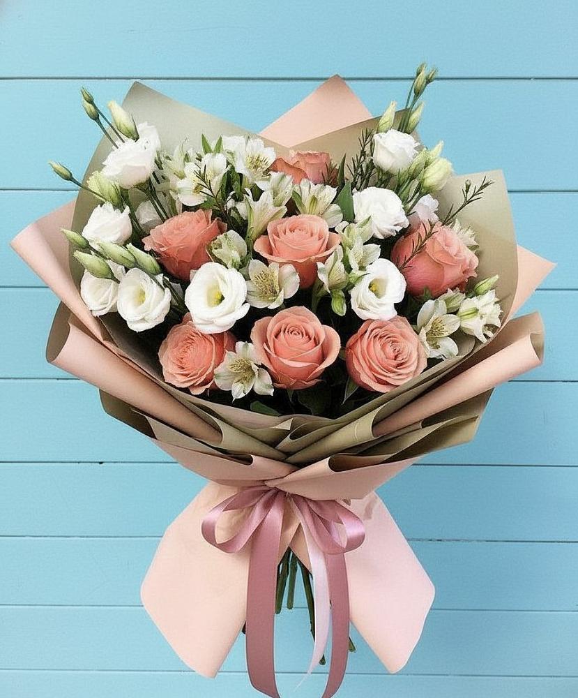Букет цветов из: Розы, Альстромерии и Лизиантусы в Зарубино
