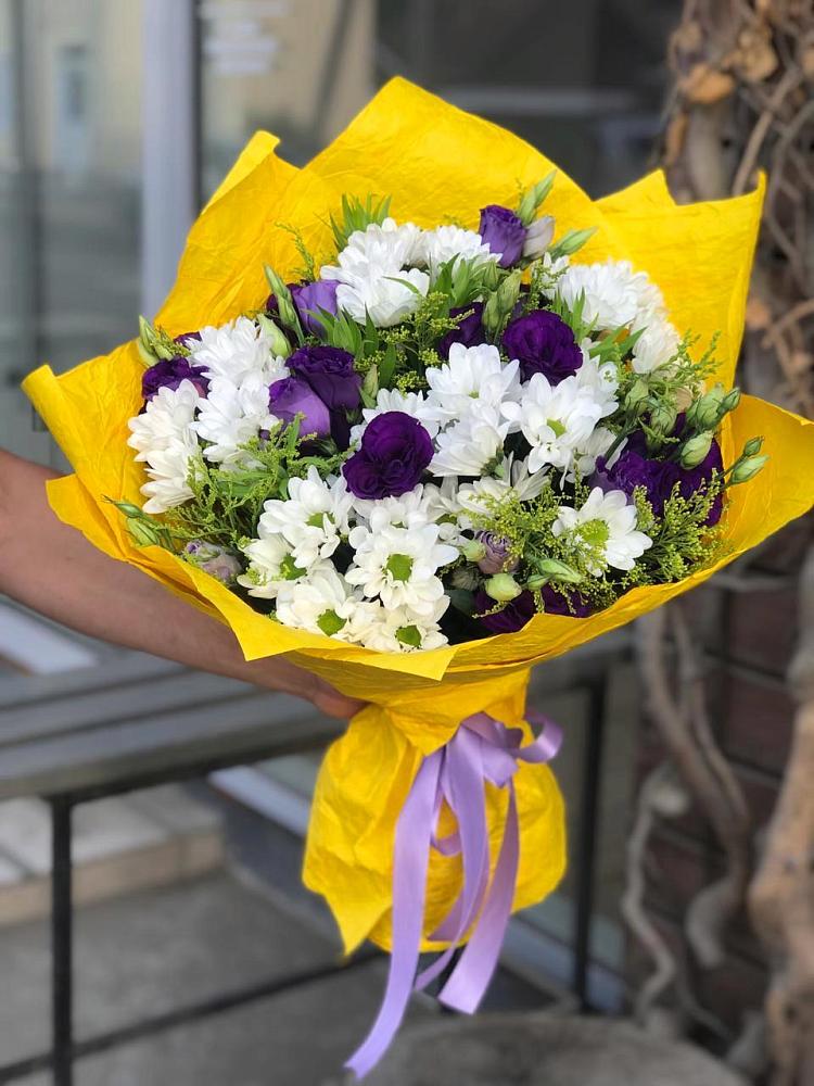 Букет цветов из: Ирисы, Хризантемы и Ромашки в Зарубино