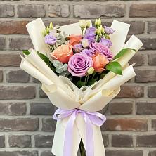 Букет цветов из:  Лизиантусы и Розы в Зарубино