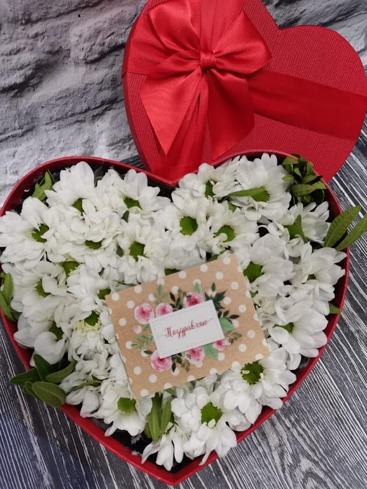 Цветочная композиция из Хризантемы в виде сердца в Зарубино